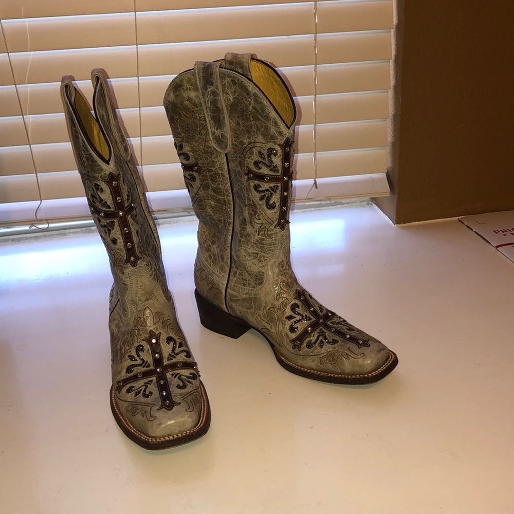 Women’s cowboy boots